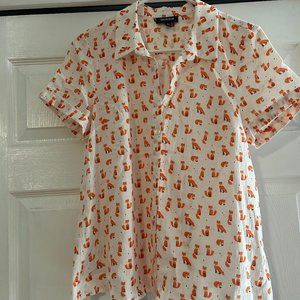 ModCloth Short-Sleeve Fox Pattern Button-up, Size Medium